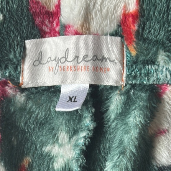 Daydreamer Green Festive Pajama Bottoms with Cozy Details - Picture 2 of 7